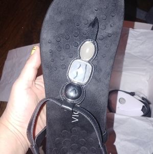 Vionic T- Strap sandals